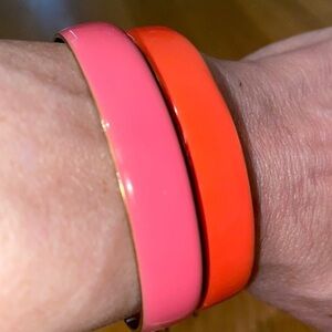 ✅Galerie Lafayette orange/pink bracelets w/ gold tone chain and toggle clasp 🧡🩷